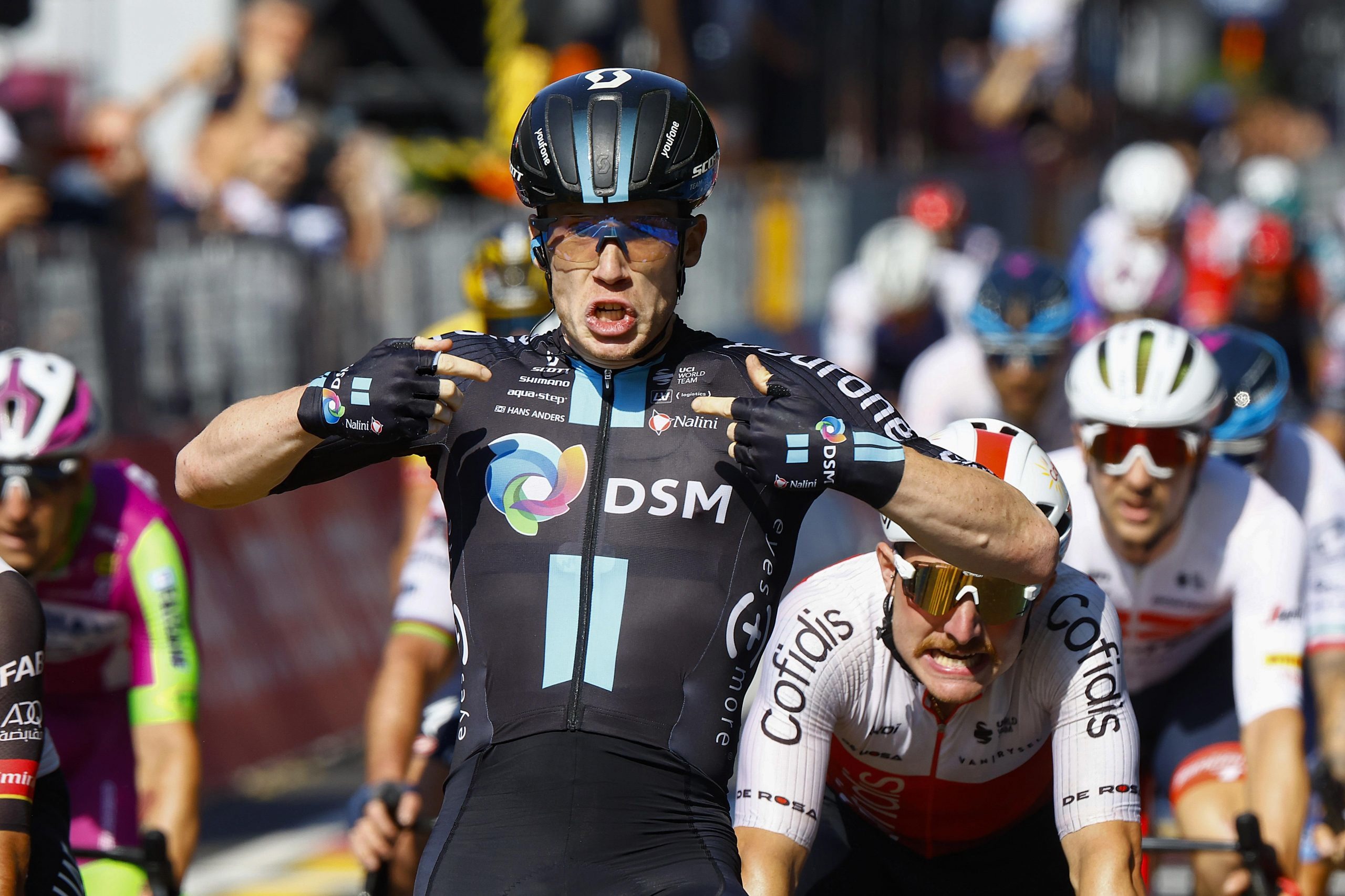 Alberto Dainese sprints to victory on Stage 11 of Giro - Scott Addict RC